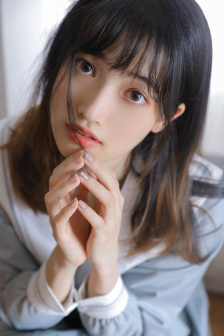大胸美女挤奶水